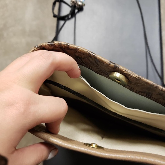 Versatile Crossbody - Picture 3 of 4